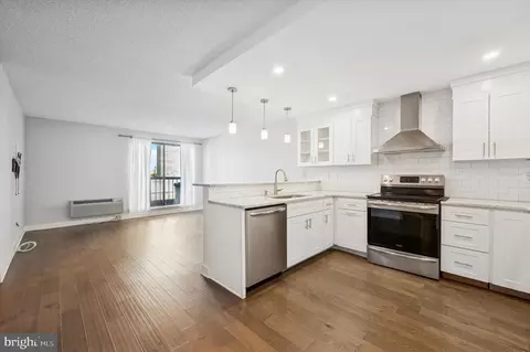 200 10 Lombard St #739, Philadelphia, PA 19147