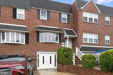 9865 Garvey Dr, Philadelphia, PA 19114
