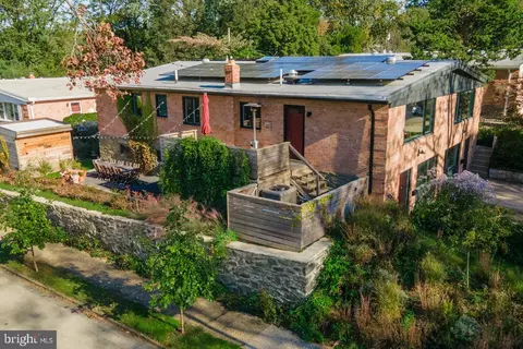 7725 Crefeld St, Philadelphia, PA 19118