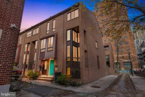 919 Latimer St, Philadelphia, PA 19107