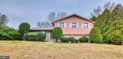 117 Alexis Ln, Philadelphia, PA 19115