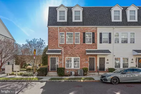4426 00 Driftwood Dr #77, Philadelphia, PA 19129