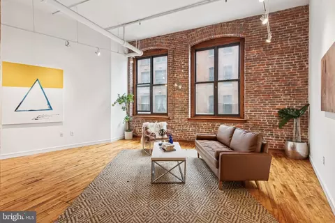 428 N 13th St #3F, Philadelphia, PA 19123