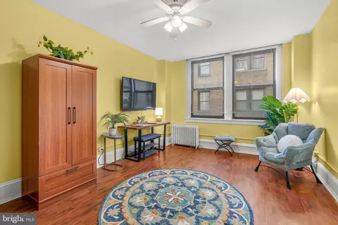 1324 Locust St #703, Philadelphia, PA 19107