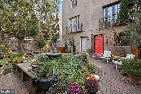715 Rodman St, Philadelphia, PA 19147