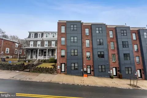 133 Shurs Ln, Philadelphia, PA 19127