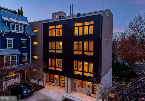 250 Gate St, Philadelphia, PA 19128
