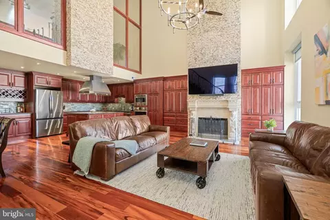 802 10 Locust St #201, Philadelphia, PA 19107