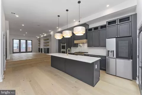 4475 Fleming St, Philadelphia, PA 19128