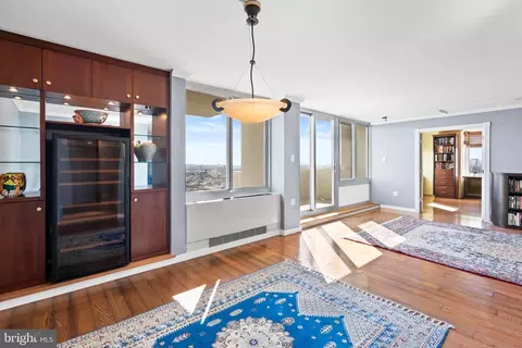 604 S Washington Sq #1917, Philadelphia, PA 19106