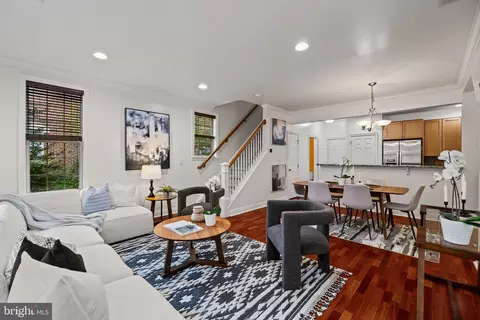 201 Commodore Ct, Philadelphia, PA 19146