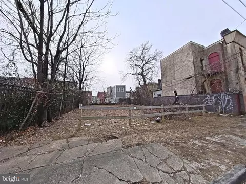 3042 W Arizona St, Philadelphia, PA 19132