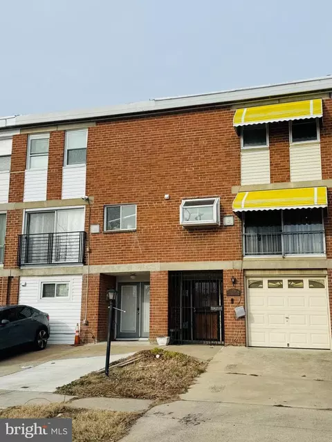 6829 Lindbergh Blvd, Philadelphia, PA 19142