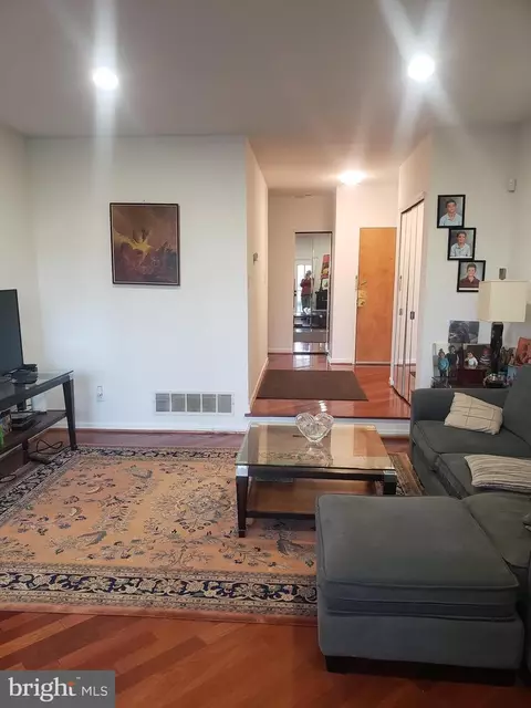 301 Byberry Rd #F7, Philadelphia, PA 19116