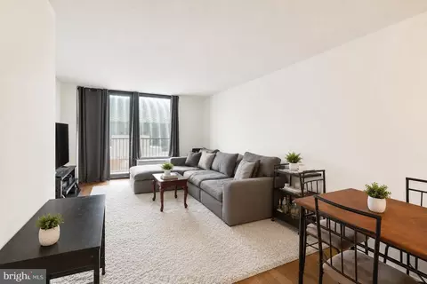 1420 Locust St #8O, Philadelphia, PA 19102
