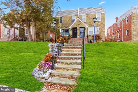 933 E Slocum St, Philadelphia, PA 19150