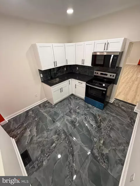 6636 Edmund St, Philadelphia, PA 19135