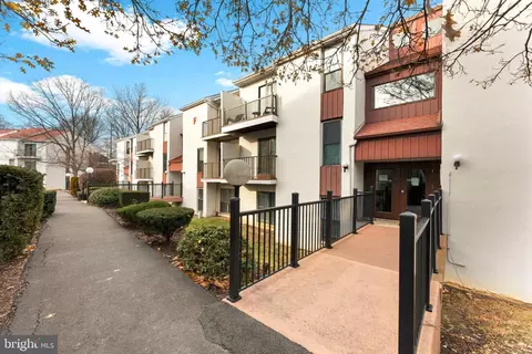 301 Byberry Rd #F1, Philadelphia, PA 19116
