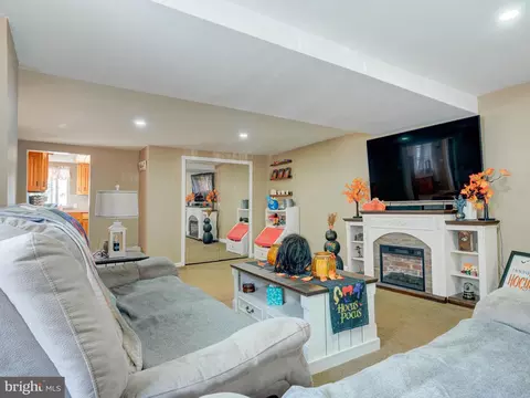 2752 54 Kirkbride St, Philadelphia, PA 19137