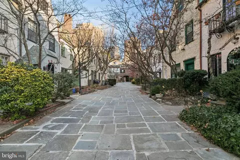 2126 Saint James Pl, Philadelphia, PA 19103