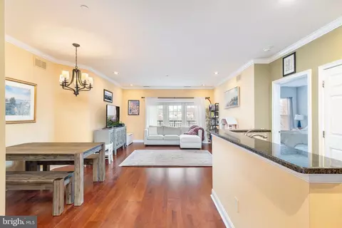 500 Admirals Way #214, Philadelphia, PA 19146