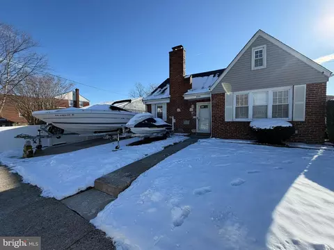 8101 Large St, Philadelphia, PA 19152