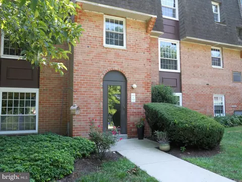4000 Gypsy Ln #332, Philadelphia, PA 19129
