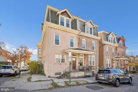 389 Conarroe St, Philadelphia, PA 19128