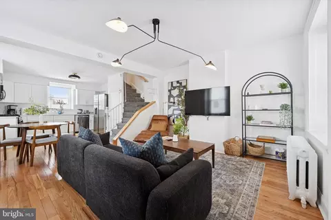 4446 Silverwood St, Philadelphia, PA 19127