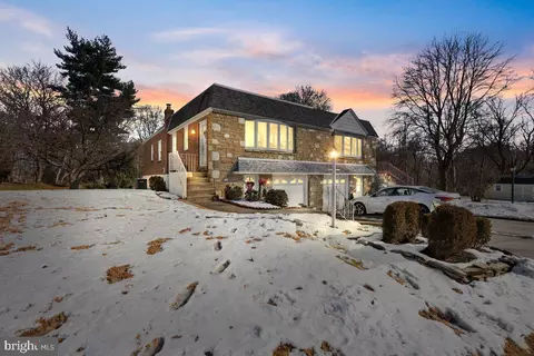 8240 Narvon St, Philadelphia, PA 19136