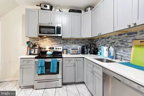 7275 Saybrook Ave, Philadelphia, PA 19142