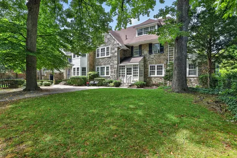 6710 Lincoln Dr, Philadelphia, PA 19119