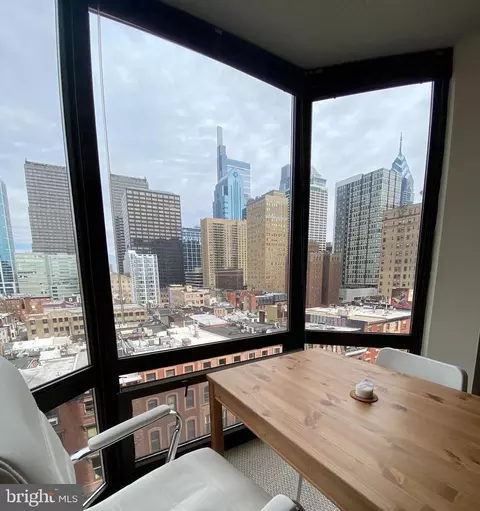 2020 Walnut St #10A, Philadelphia, PA 19103