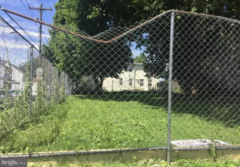 8072 Erdrick St, Philadelphia, PA 19136