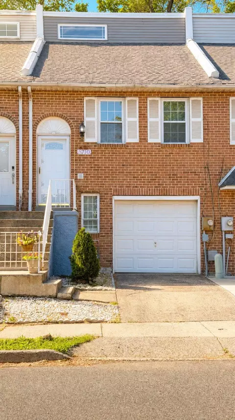 3710 Vale Ln, Philadelphia, PA 19114