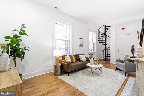 306 S 10th St #C, Philadelphia, PA 19107