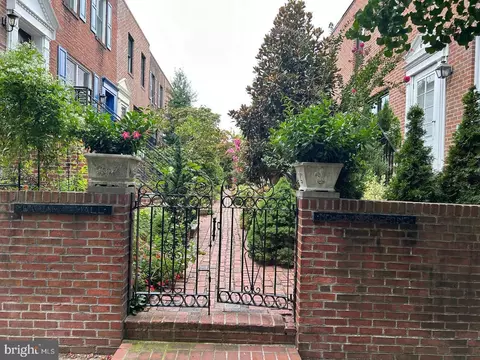 2505 Pine St, Philadelphia, PA 19103