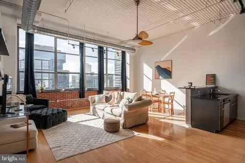 2200 28 Arch St #1011, Philadelphia, PA 19103