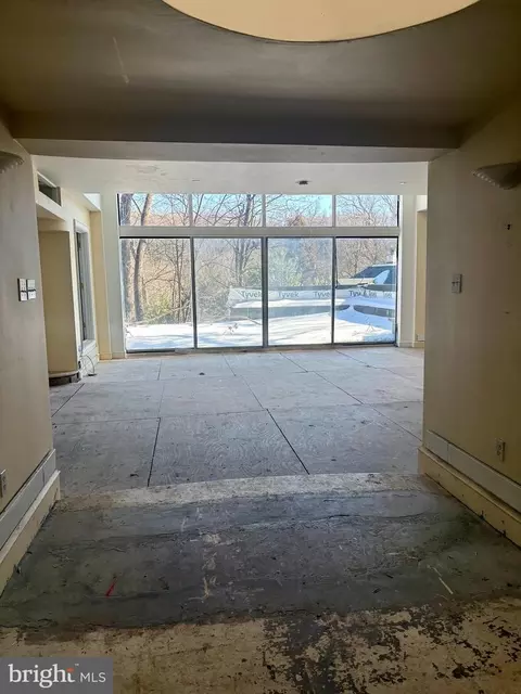 7615 Saint Martins Ln, Philadelphia, PA 19118