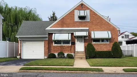 915 Borbeck Ave, Philadelphia, PA 19111