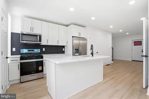 6621 N Uber St, Philadelphia, PA 19138