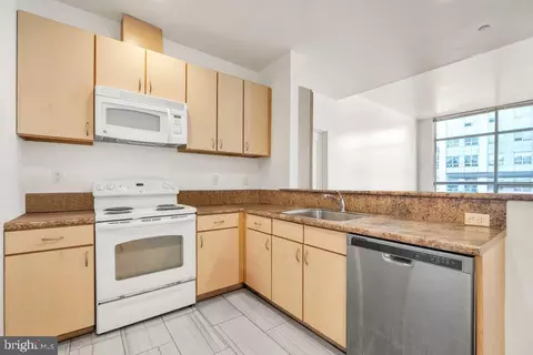 111 N 9th St #707, Philadelphia, PA 19107