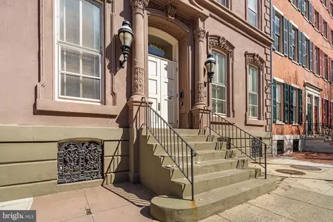 1035 Spruce St #102, Philadelphia, PA 19107