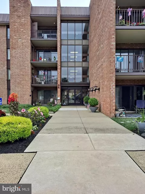 6105 00 Delaire Landing Rd #105, Philadelphia, PA 19114