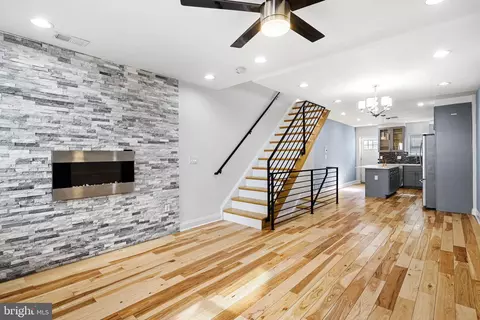 640 Emily St, Philadelphia, PA 19148