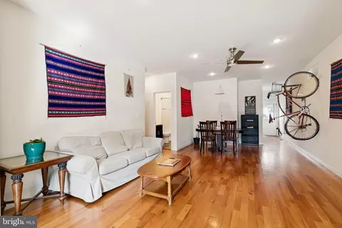 2555 Carpenter St #A, Philadelphia, PA 19146