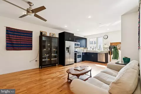 2555 Carpenter St #A, Philadelphia, PA 19146