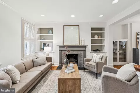 2133 Cypress St, Philadelphia, PA 19103