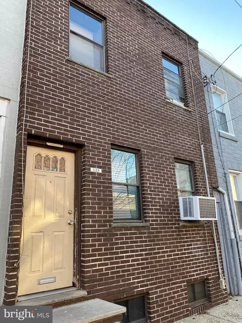 528 Greenwich St, Philadelphia, PA 19147