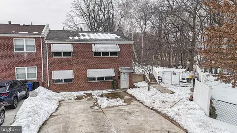 3303 S Keswick Cir, Philadelphia, PA 19114